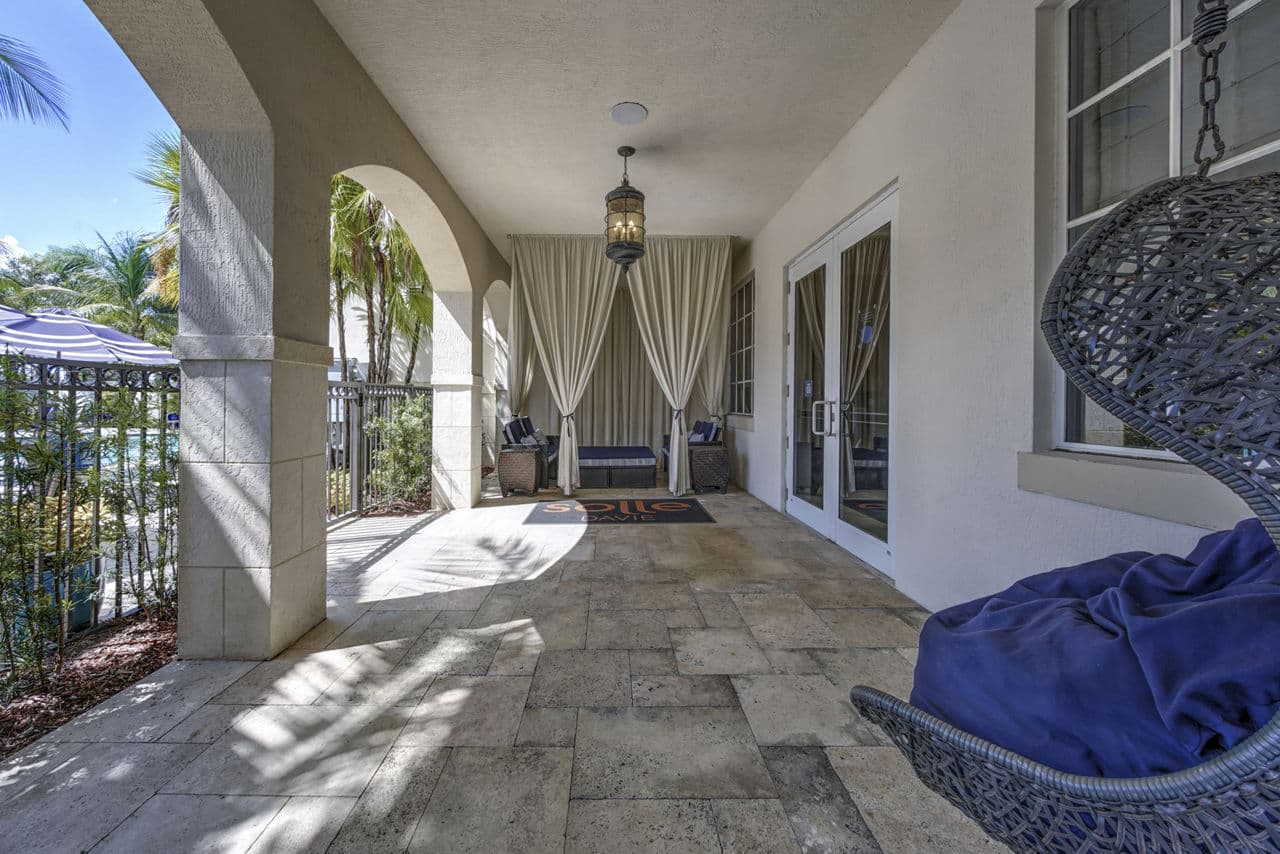 Solle Davie Apartments 7 of 28