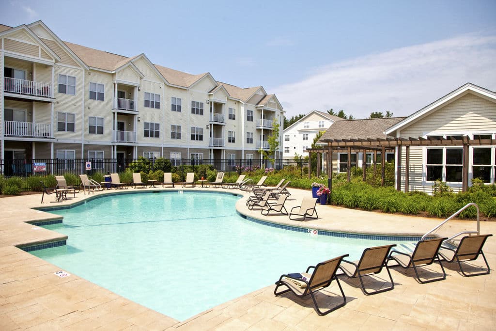 Pembroke Woods Apartments 1 of 8
