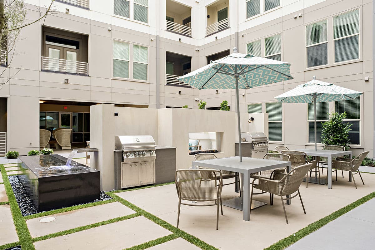 555 Ross Apartments Dallas Tx 16 of 17
