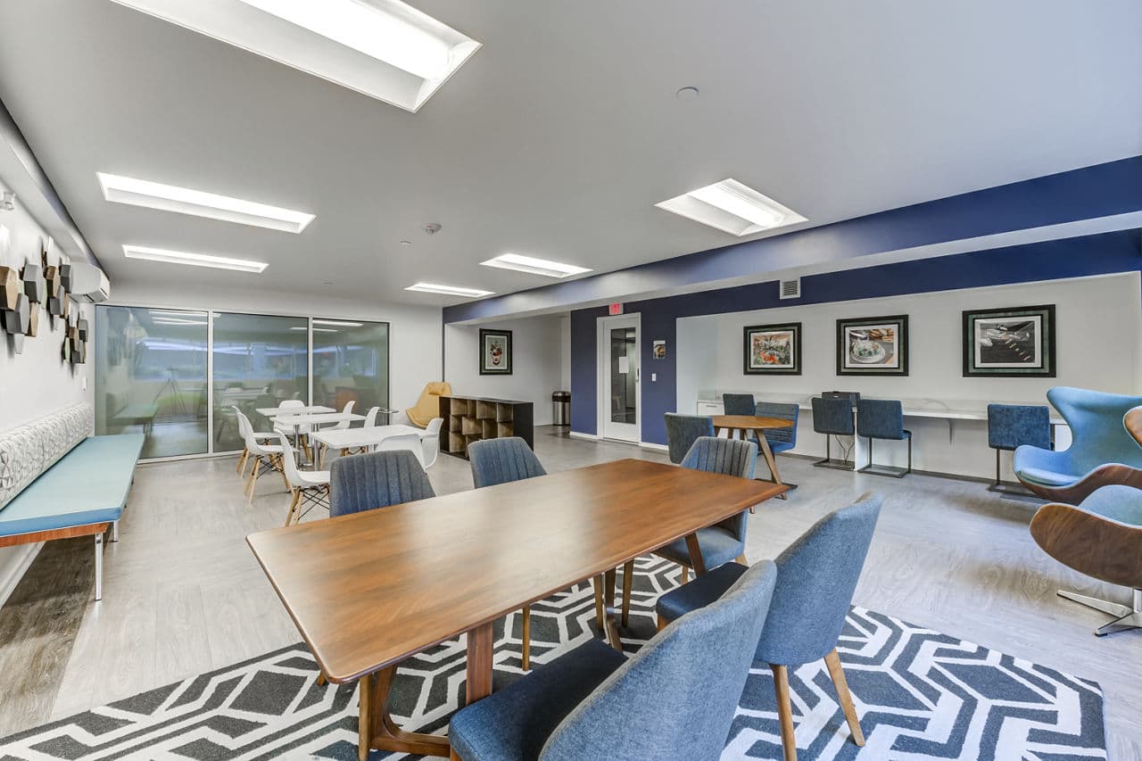 Avana On Pine Apartments Long Beach Ca 14 of 24
