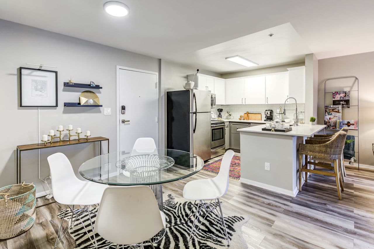 Avana On Pine Apartments Long Beach Ca 20 of 24