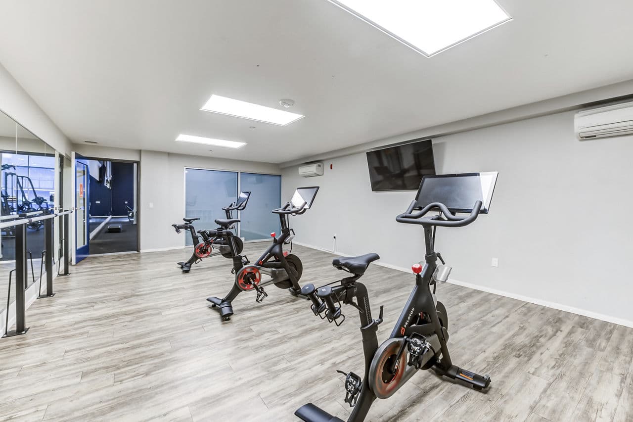 Avana On Pine Apartments Long Beach Ca 17 of 24