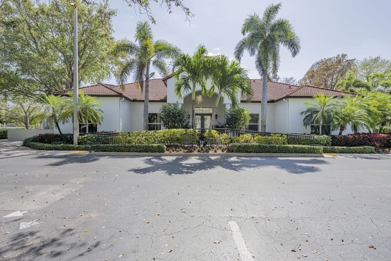 Mira Flores Apartments Palm Beach Gardens Fl 2 of 32