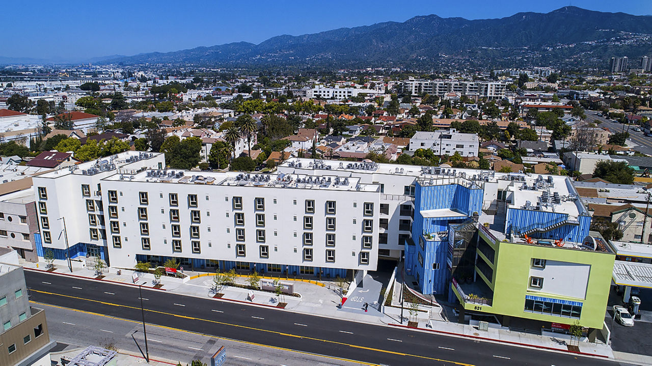 Cc Tan Center Apartments Glendale Ca 7 of 40