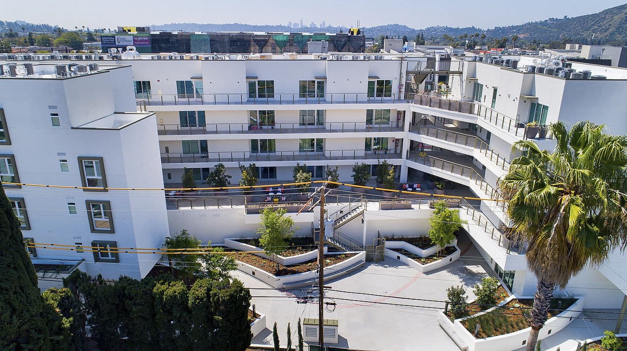 Cc Tan Center Apartments Glendale Ca 6 of 40