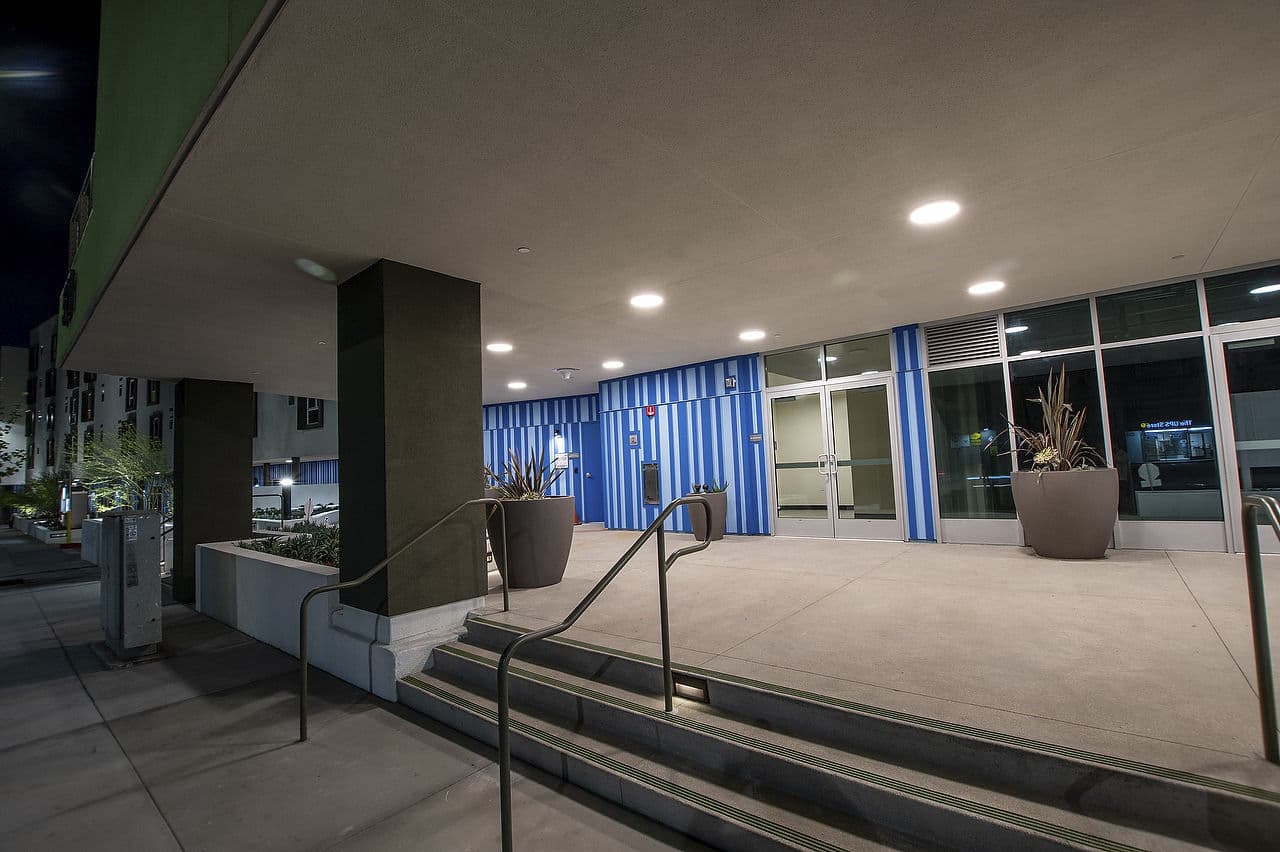 Cc Tan Center Apartments Glendale Ca 9 of 40