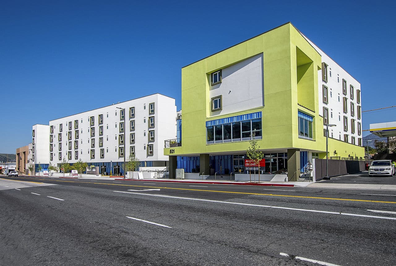 Cc Tan Center Apartments Glendale Ca 2 of 40