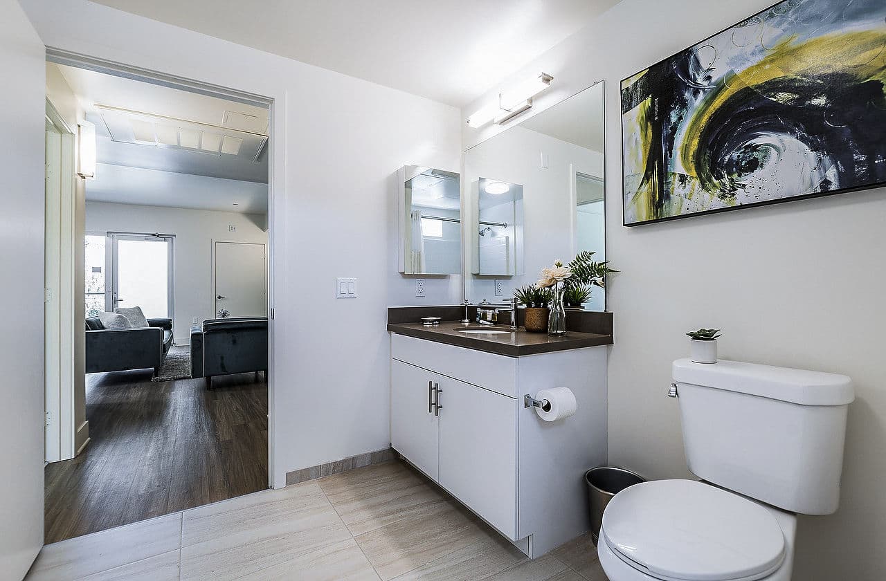 Cc Tan Center Apartments Glendale Ca 38 of 40