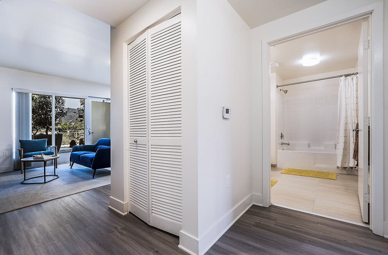 Cc Tan Center Apartments Glendale Ca 31 of 40