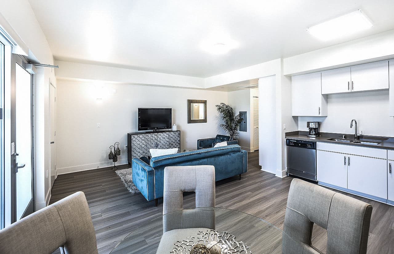 Cc Tan Center Apartments Glendale Ca 19 of 40