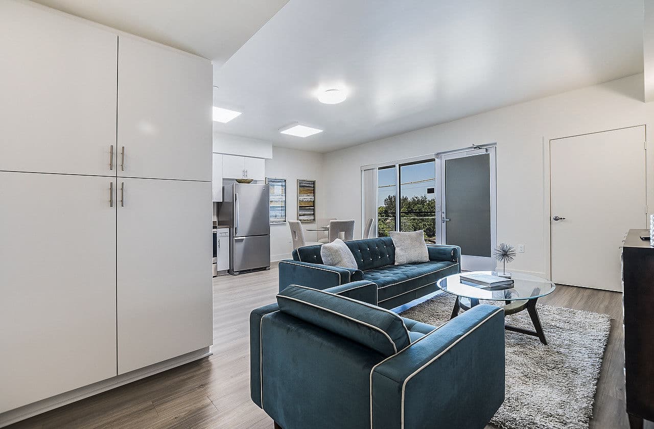 Cc Tan Center Apartments Glendale Ca 25 of 40