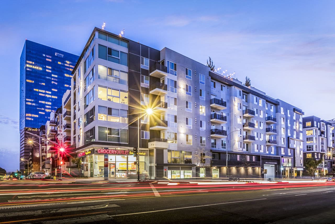 Be DTLA Apartments 1 of 8