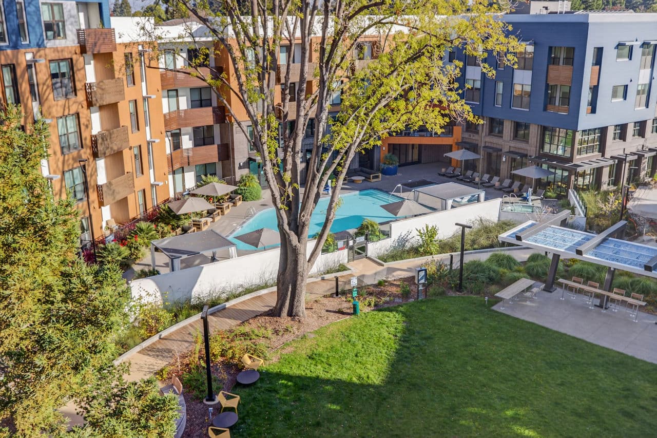 Sevens Luxury Apartment 2 of 28
