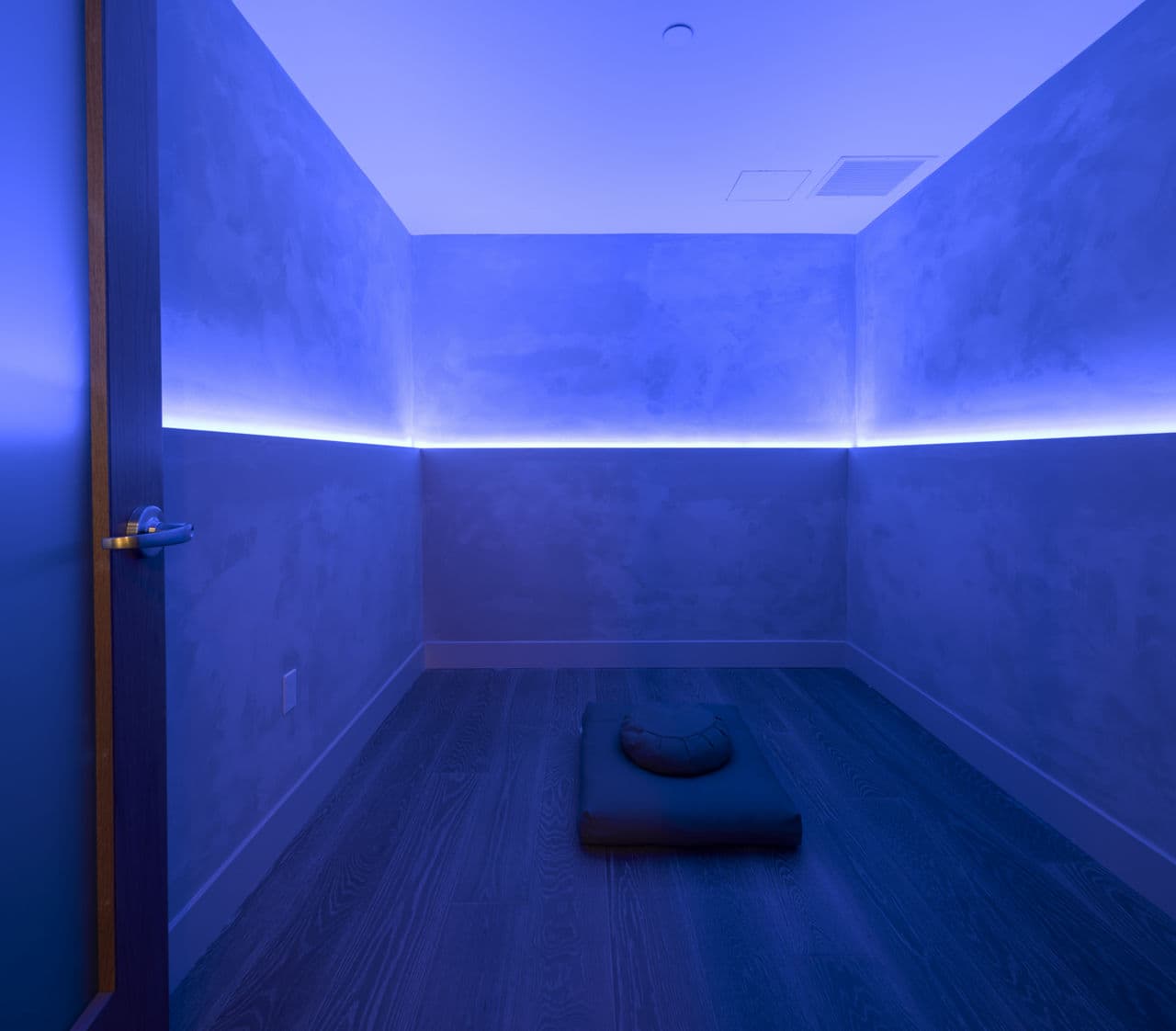 Sevens Luxury Apartment 18 of 28