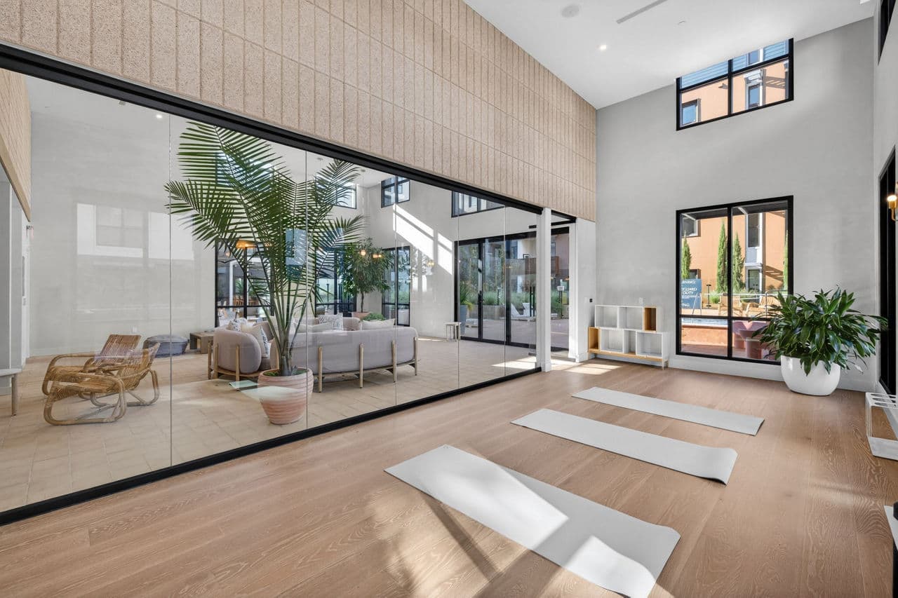 Sevens Luxury Apartment 7 of 28