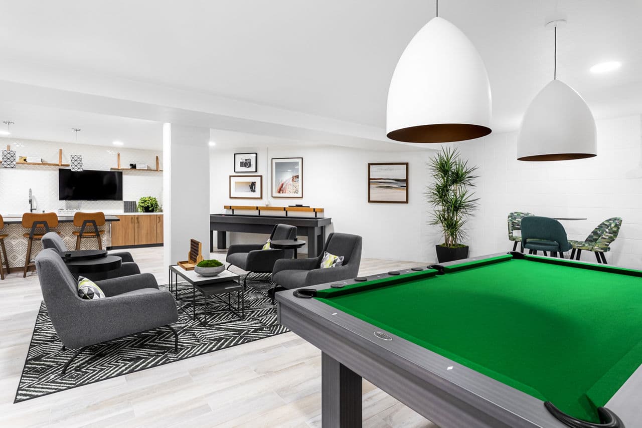 7403 Living Los Angeles Ca 3 of 17