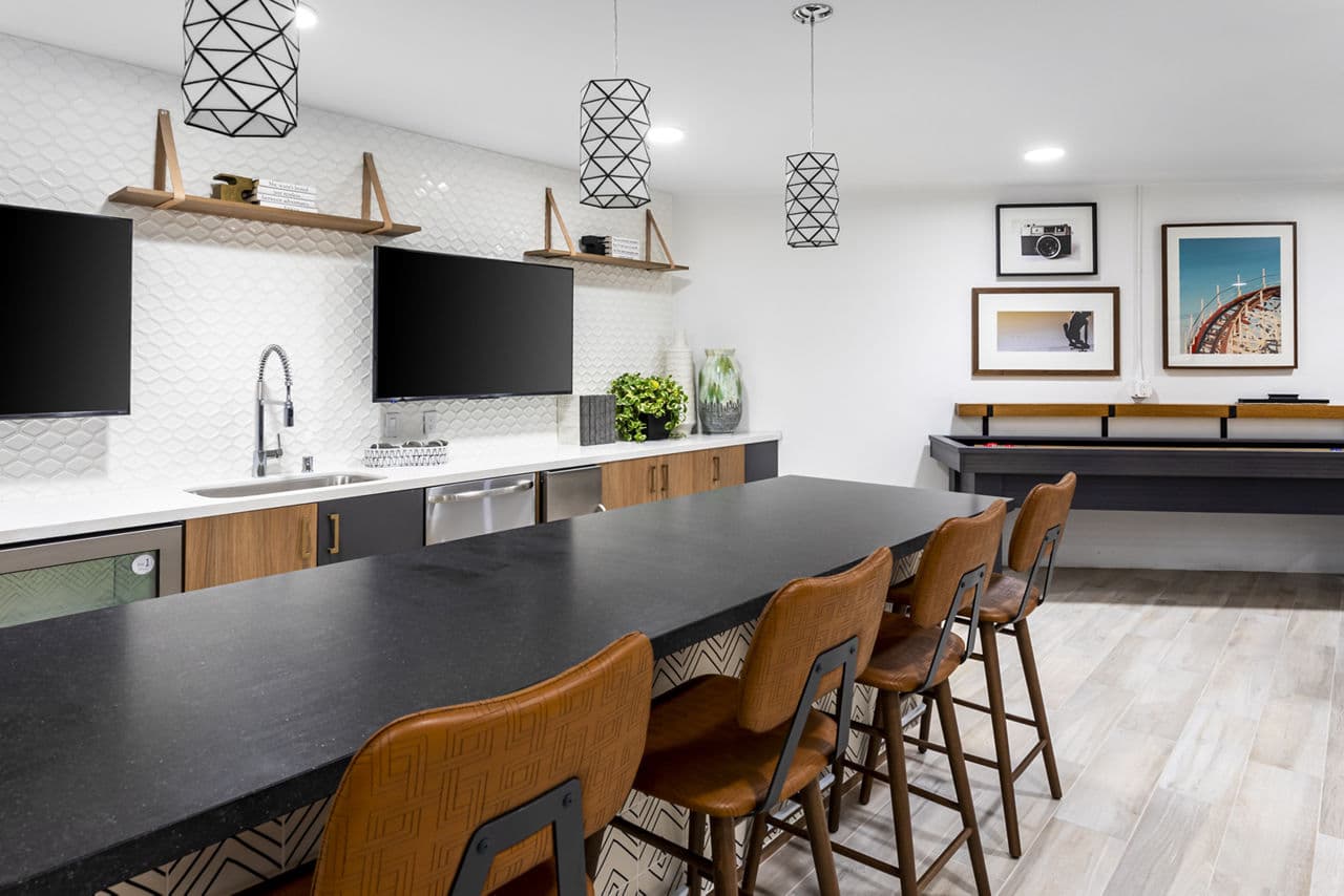 7403 Living Los Angeles Ca 4 of 17