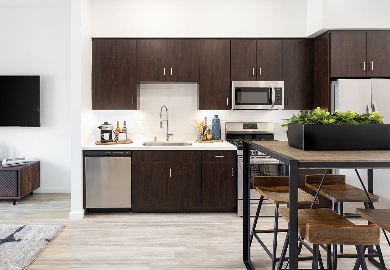 7403 Living Los Angeles Ca 14 of 17