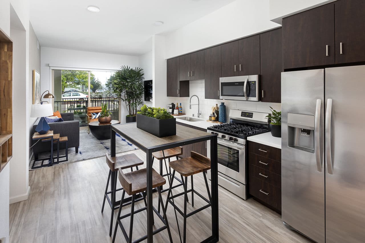 7403 Living Los Angeles Ca 15 of 17
