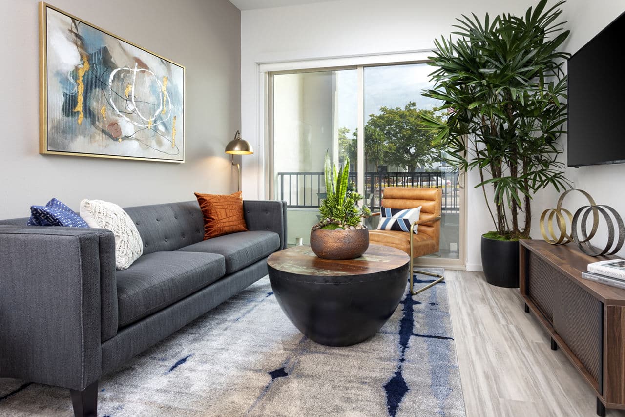 7403 Living Los Angeles Ca 11 of 17