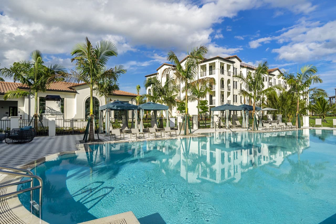 Lago Apartments Naples Fl 3 of 27