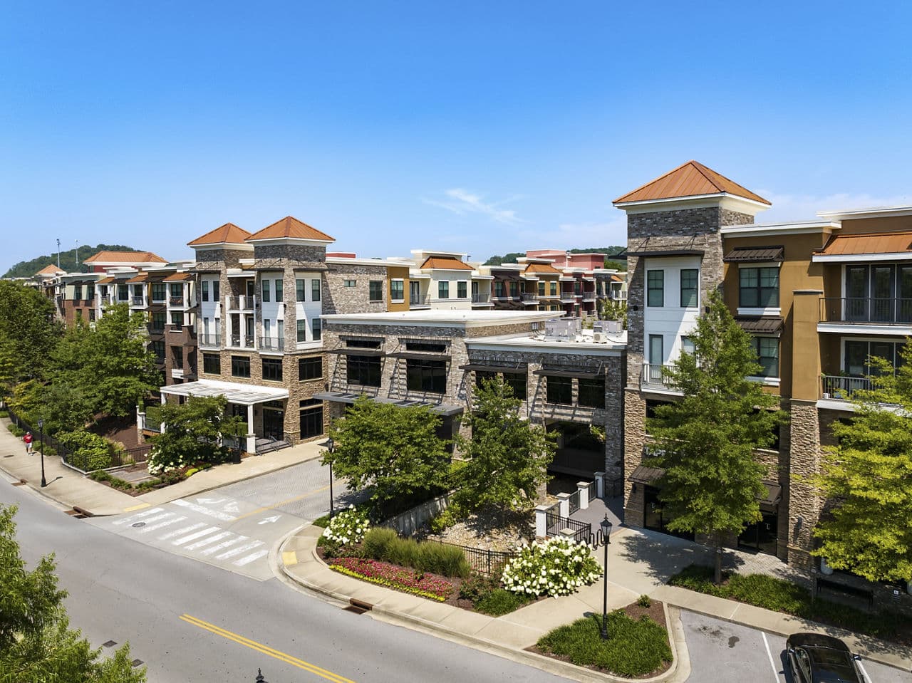 Tapestry at Brentwood Town Center Apartments 2 of 8