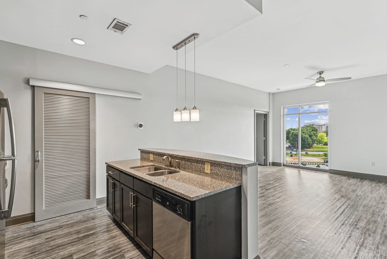 Rivers Edge Apartments 5 of 14
