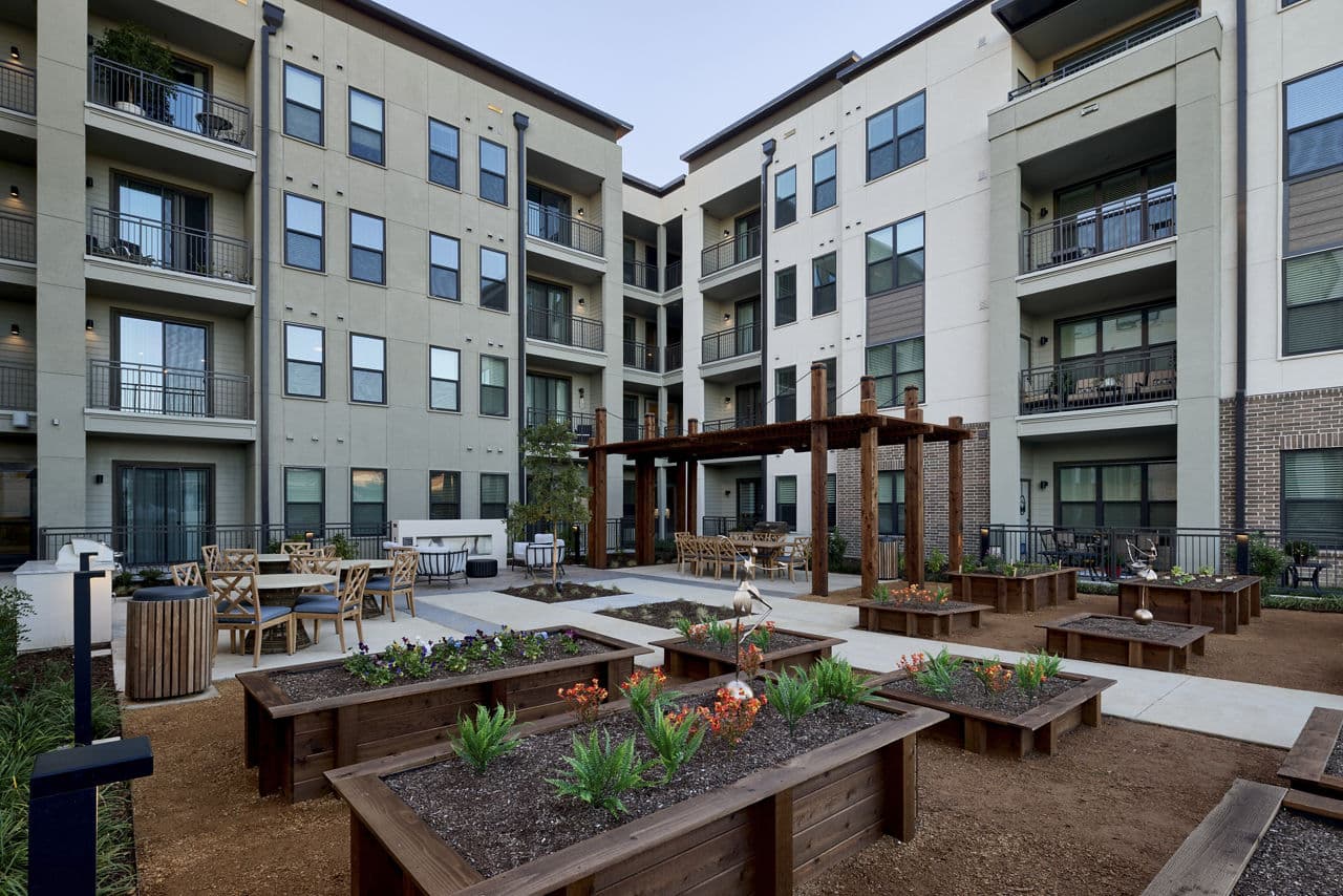 Avenida Carrollton 16 of 30