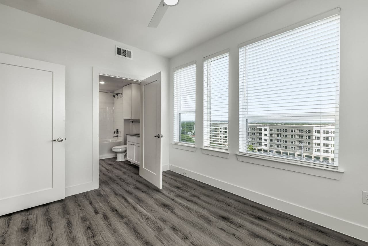 Crosstown Apartments Austin Tx 16 of 20