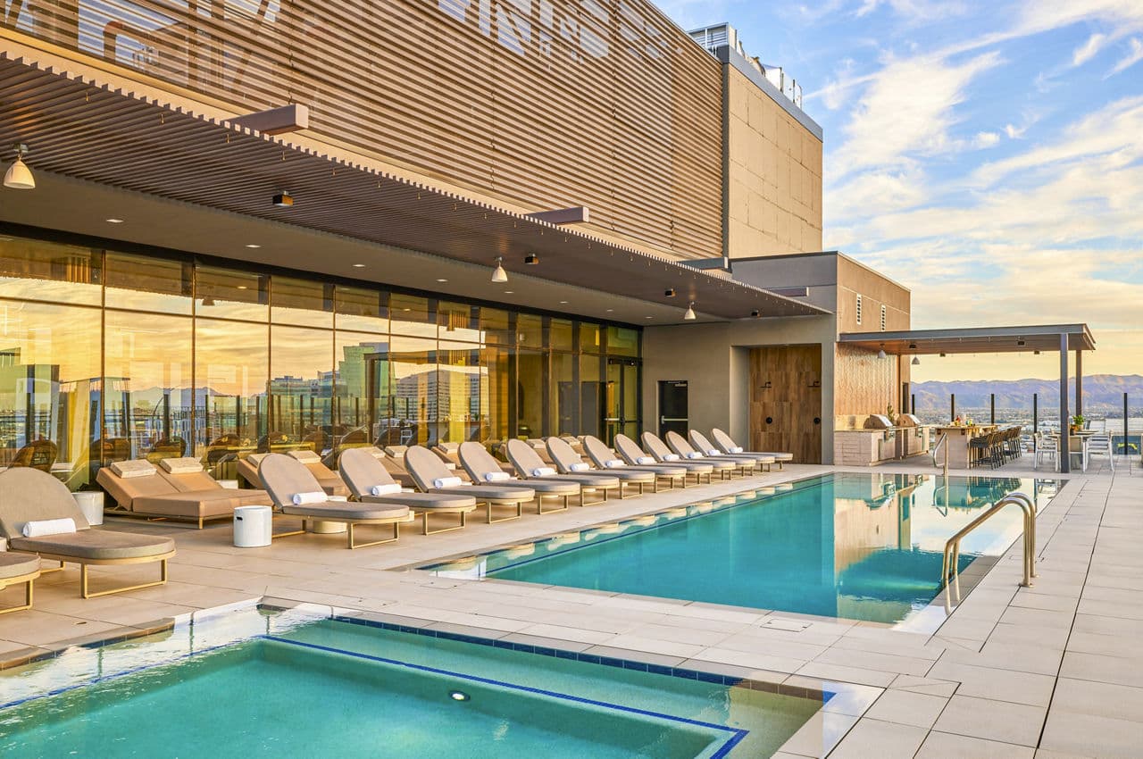 Skye on 6th Apartments 4 of 31