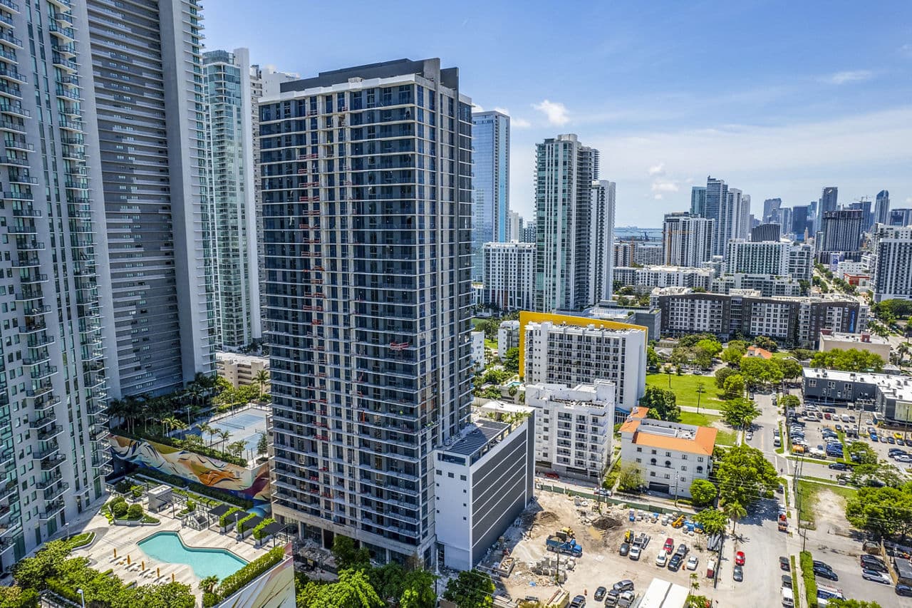 Metro Edgewater 1 of 6