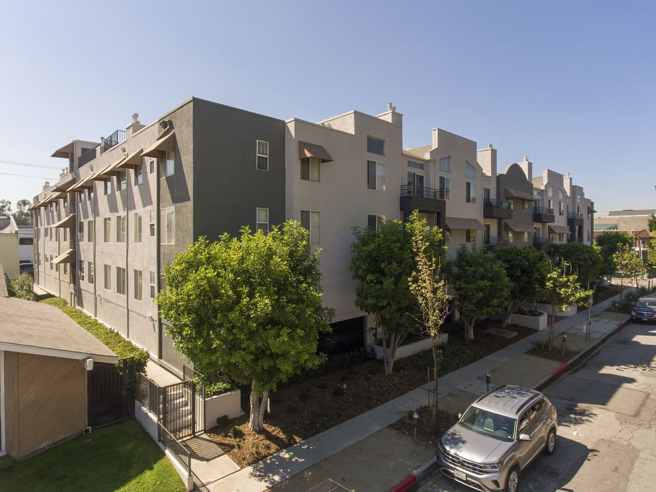 Warner Pointe Woodland Hills Ca 1 of 25