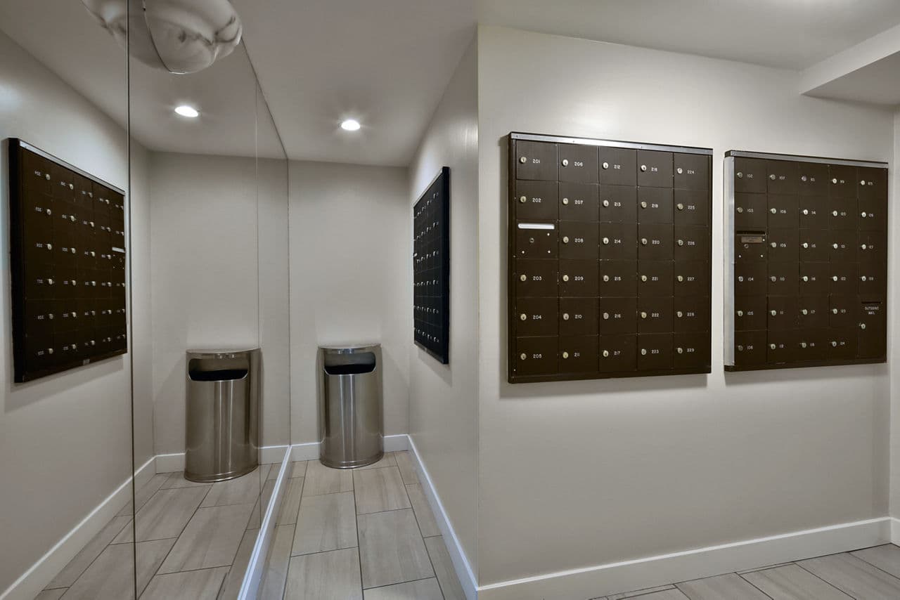 Warner Pointe Woodland Hills Ca 2 of 25