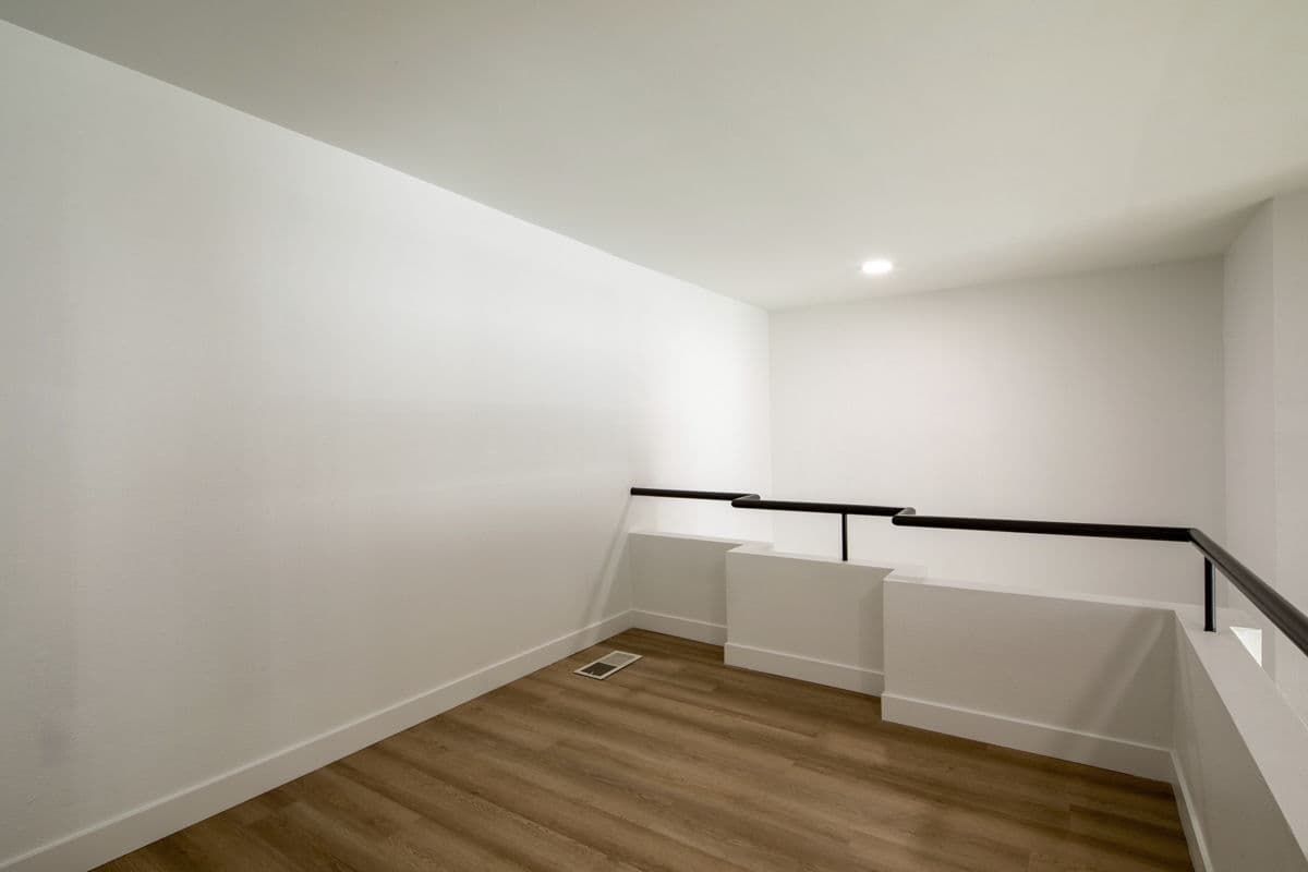 Warner Pointe Woodland Hills Ca 17 of 25