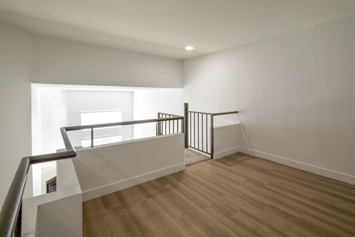 Warner Pointe Woodland Hills Ca 18 of 25