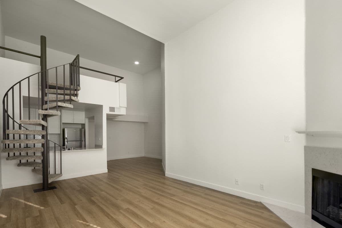 Warner Pointe Woodland Hills Ca 14 of 25