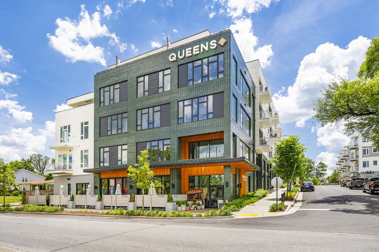 Queens Wedgewood Houston 2 of 8