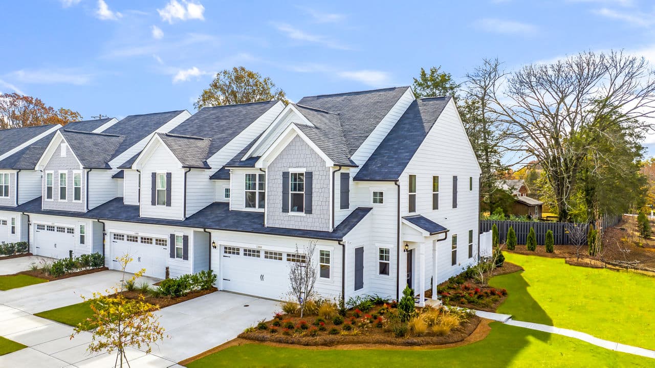 Wayford at Pringle Towns Townhomes 1 of 8