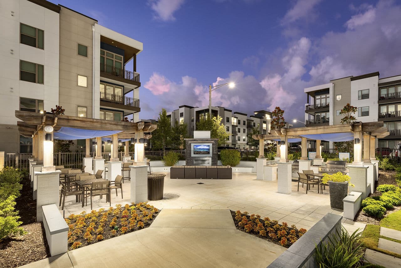 Sur Southside Quarter Apartments 4 of 8