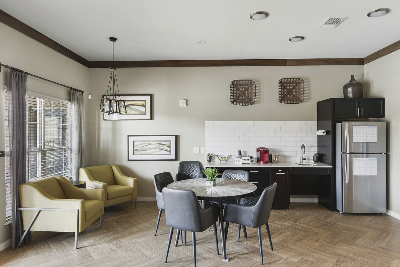 Icon Apartments 6 of 26