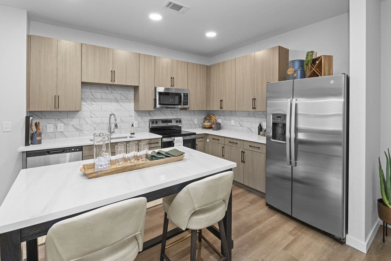 Perimeter Pointe Apartments 2 of 26