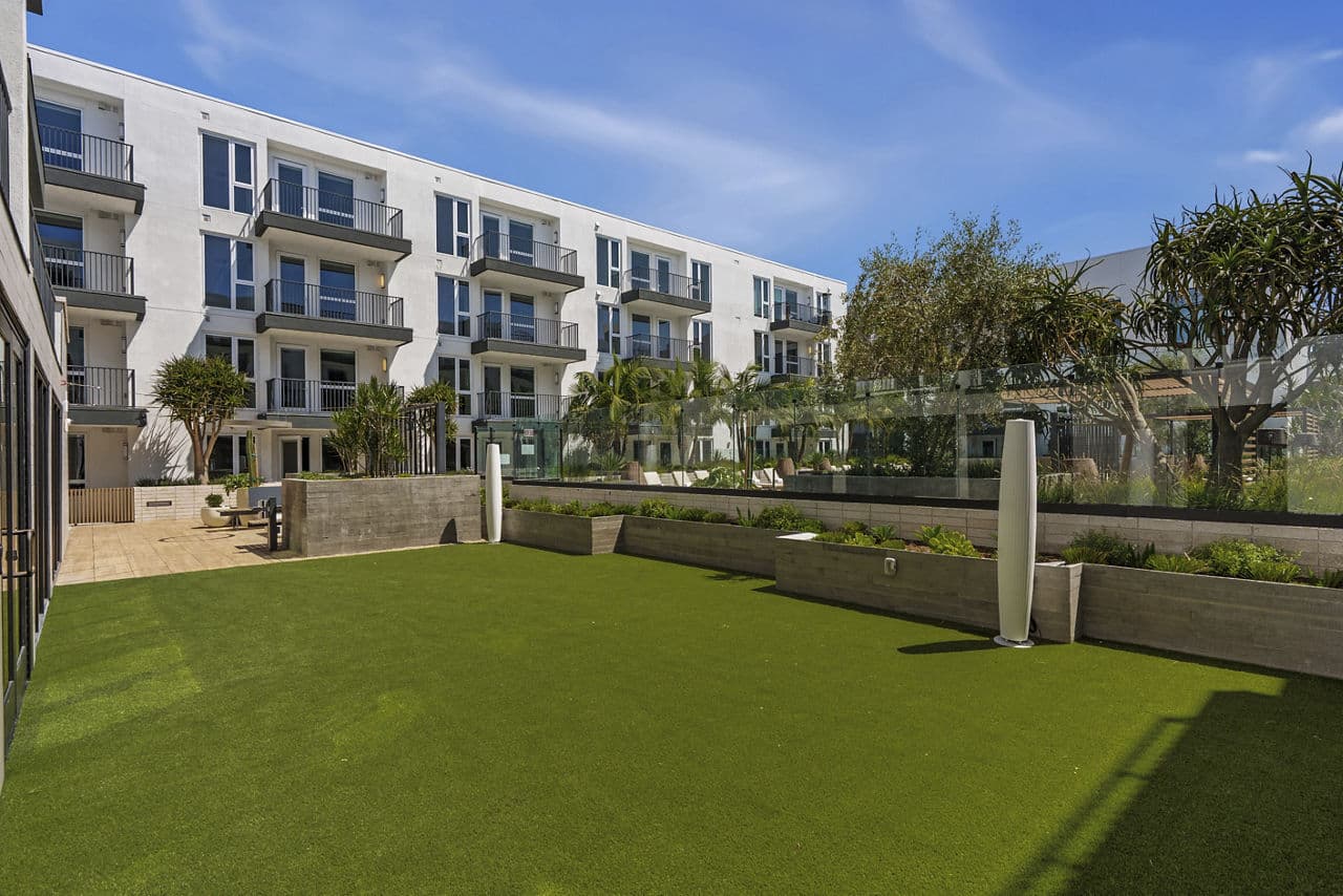 Overland & Ayres 19 of 25