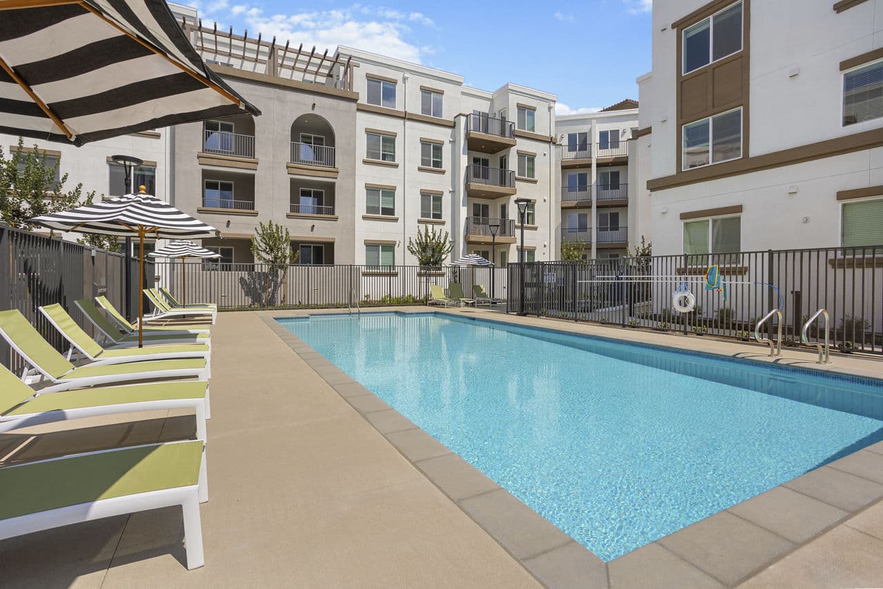 Alta Westwind 1 of 8