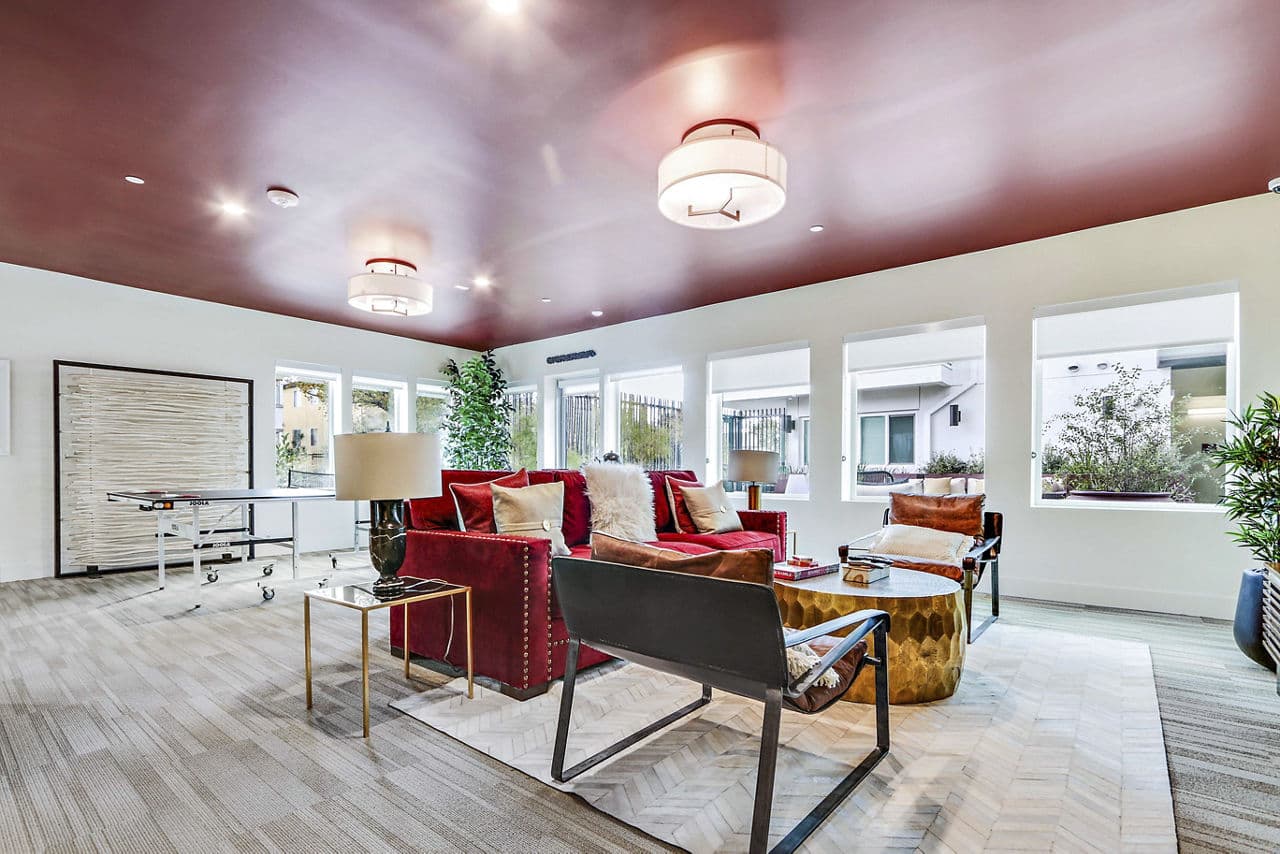 The Metropolitan at Larchmont Village 7 of 8