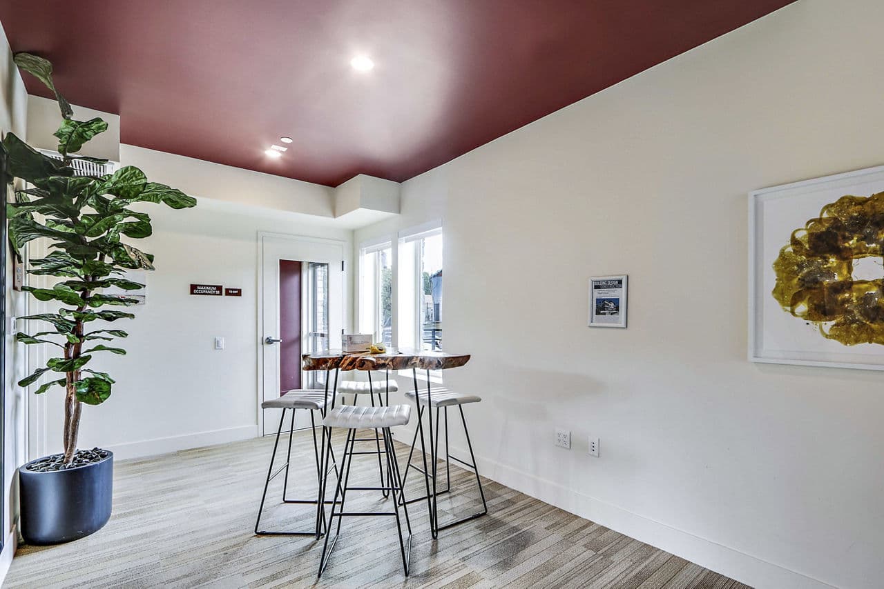 The Metropolitan at Larchmont Village 8 of 8