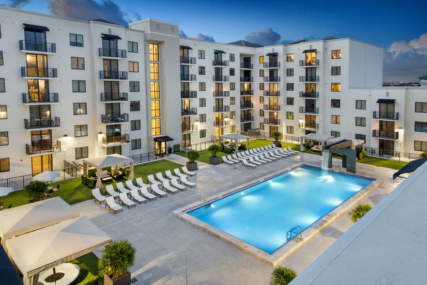 Solena West 1 of 8