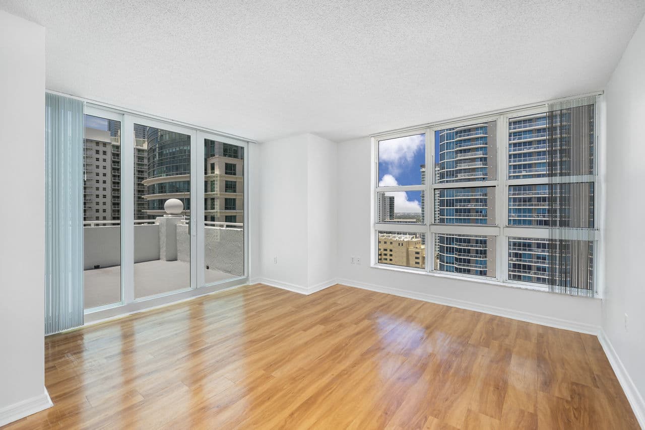 Yacht Club At Brickell Apartments Miami Fl 19 of 23