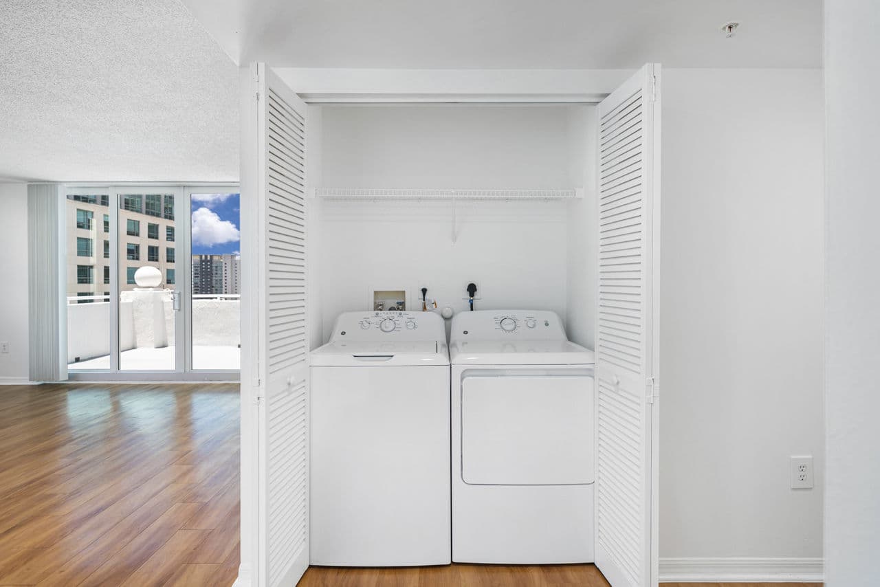 Yacht Club At Brickell Apartments Miami Fl 20 of 23