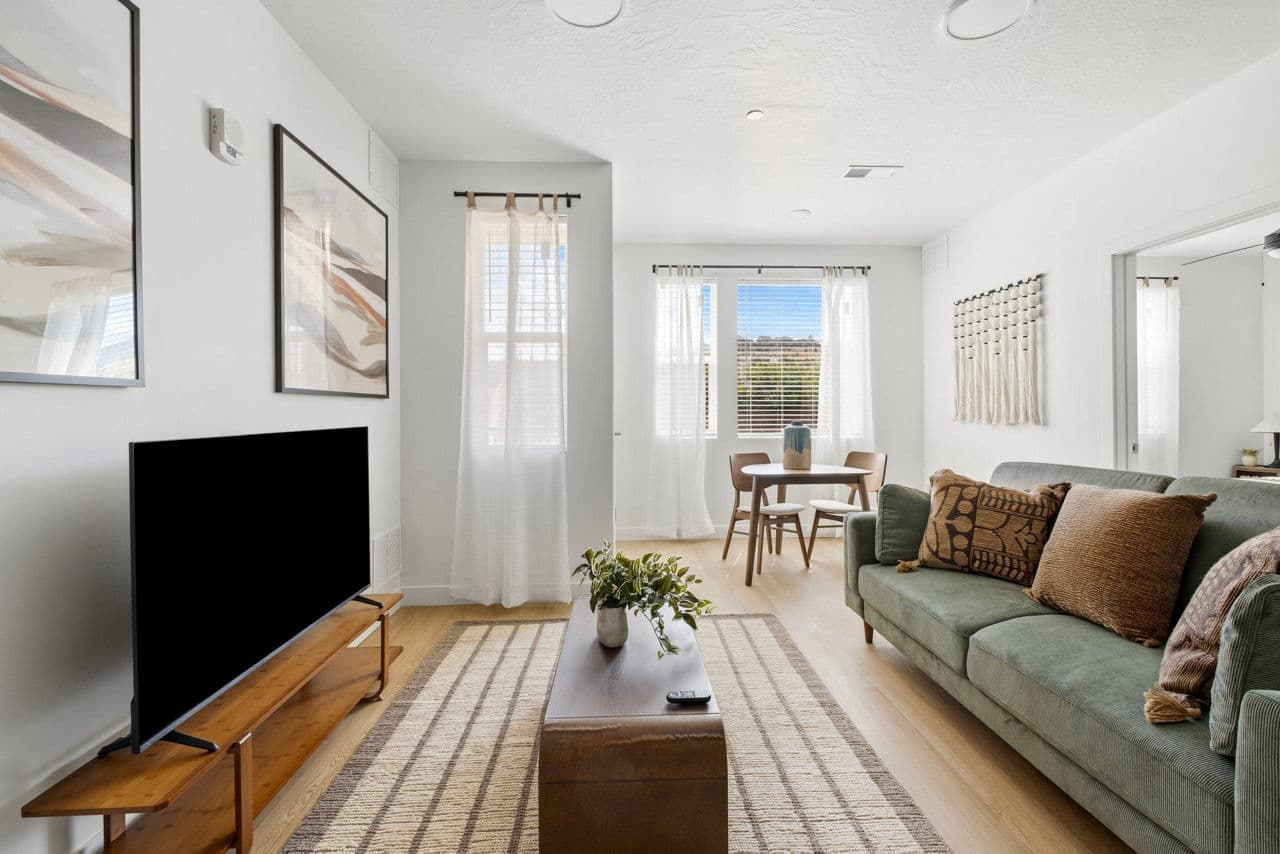 The Henley Apartments 19 of 30