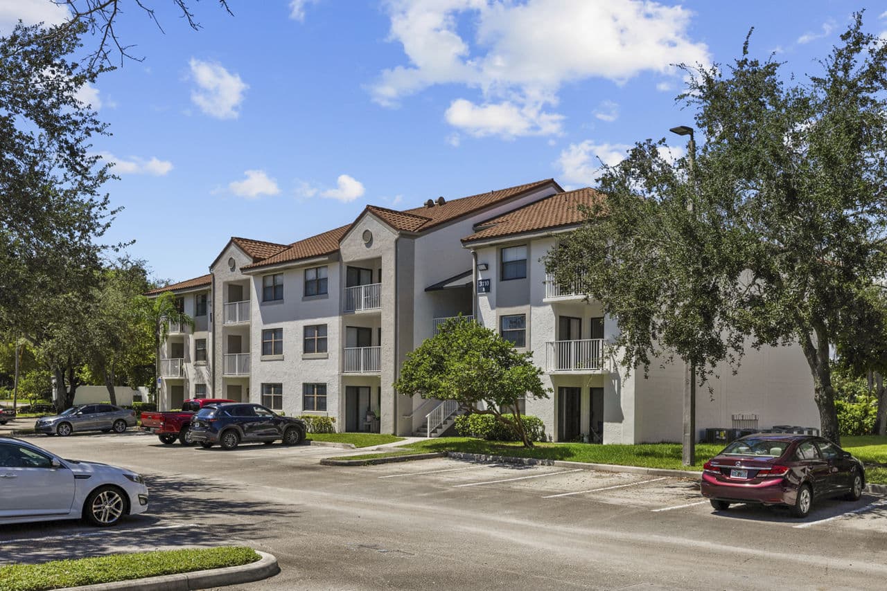 La Vue At Emerald Pointe Hollywood Fl 1 of 30
